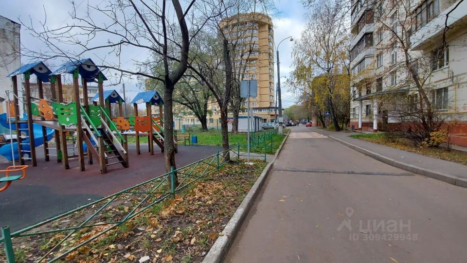 Продается 1-комнатная квартира, площадью 36.40 кв.м. Москва, улица Плющева, дом 18к1