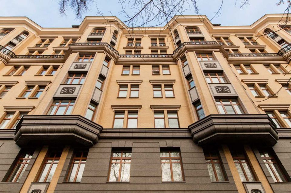 Продается 3-комнатная квартира, площадью 170.00 кв.м. Москва, переулок Колымажный, дом 10