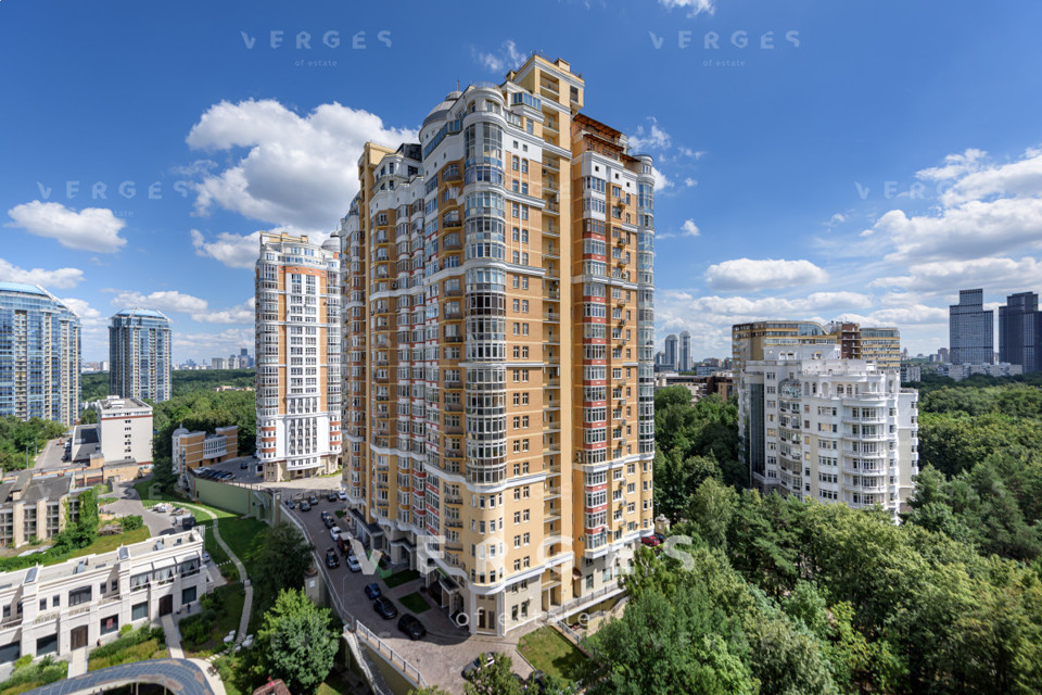 Продается 3-комнатная квартира, площадью 76.00 кв.м. Москва, улица Нежинская, дом 5 к.2