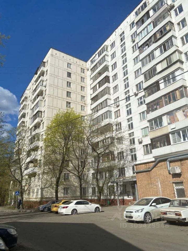 Продается 1-комнатная квартира, площадью 36.40 кв.м. Москва, улица Плющева, дом 18к1