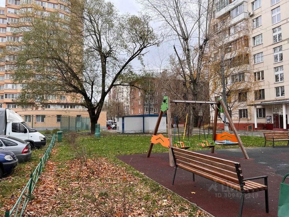 Продается 1-комнатная квартира, площадью 36.40 кв.м. Москва, улица Плющева, дом 18к1