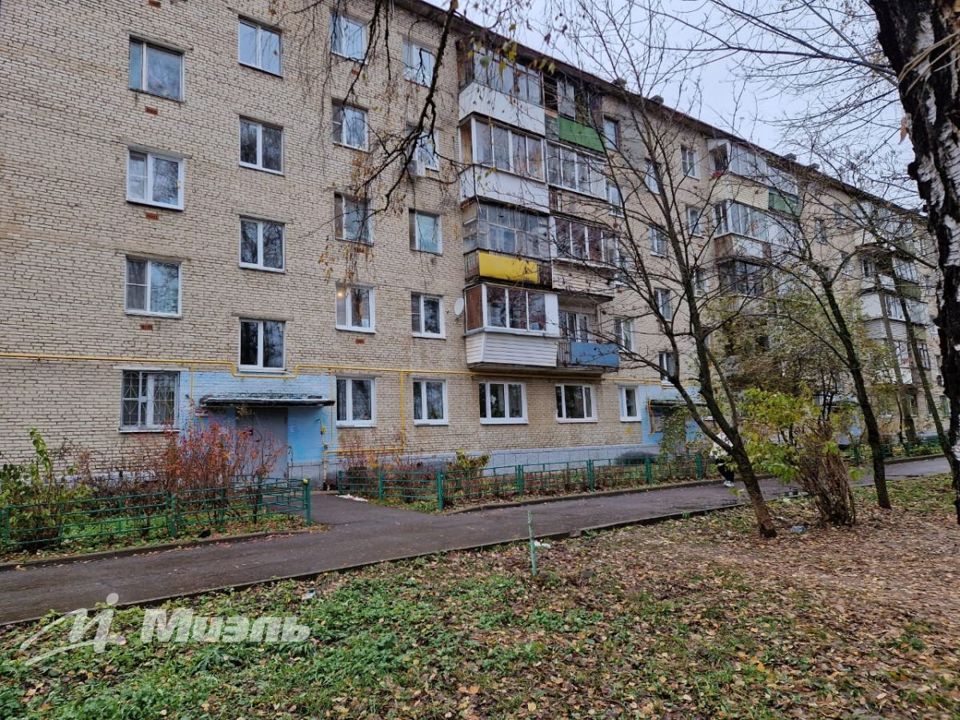 Продается 2-комнатная квартира, площадью 39.50 кв.м. Московская область, Красногорск городской округ, рабочий поселок Нахабино, улица Институтская, дом 1