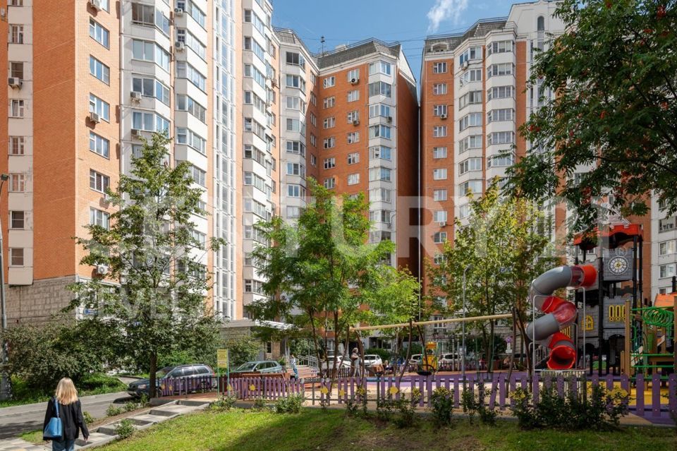 Продается 1-комнатная квартира, площадью 37.80 кв.м. Москва, Боровское шоссе, дом 18к3